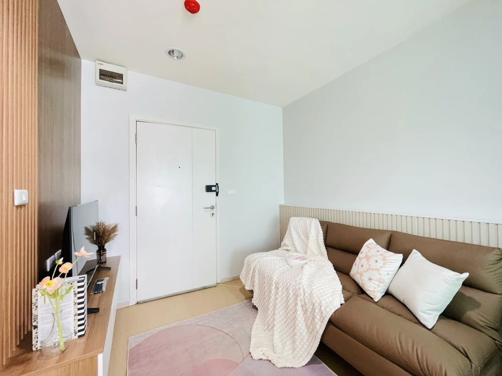 For rent Aspire Erawan, fully furnished room, ready to move in, complete with amenities. Hurry and reserve now, don't miss out!
