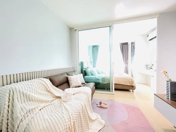 For rent Aspire Erawan, fully furnished room, ready to move in, complete with amenities. Hurry and reserve now, don't miss out!