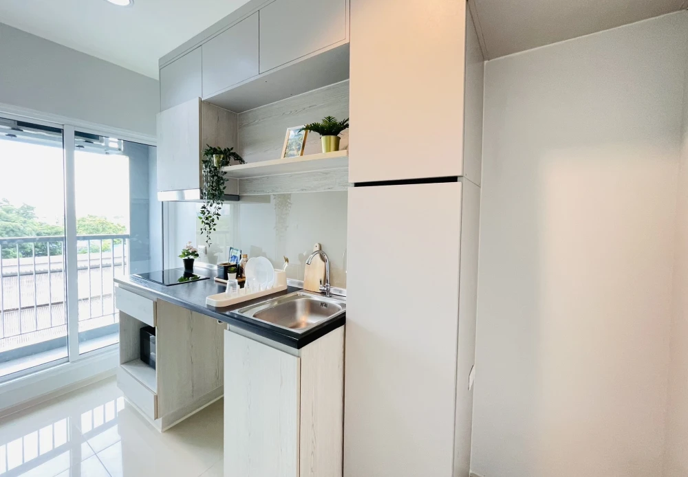 For rent Aspire Erawan, fully furnished room, ready to move in, complete with amenities. Hurry and reserve now, don't miss out!