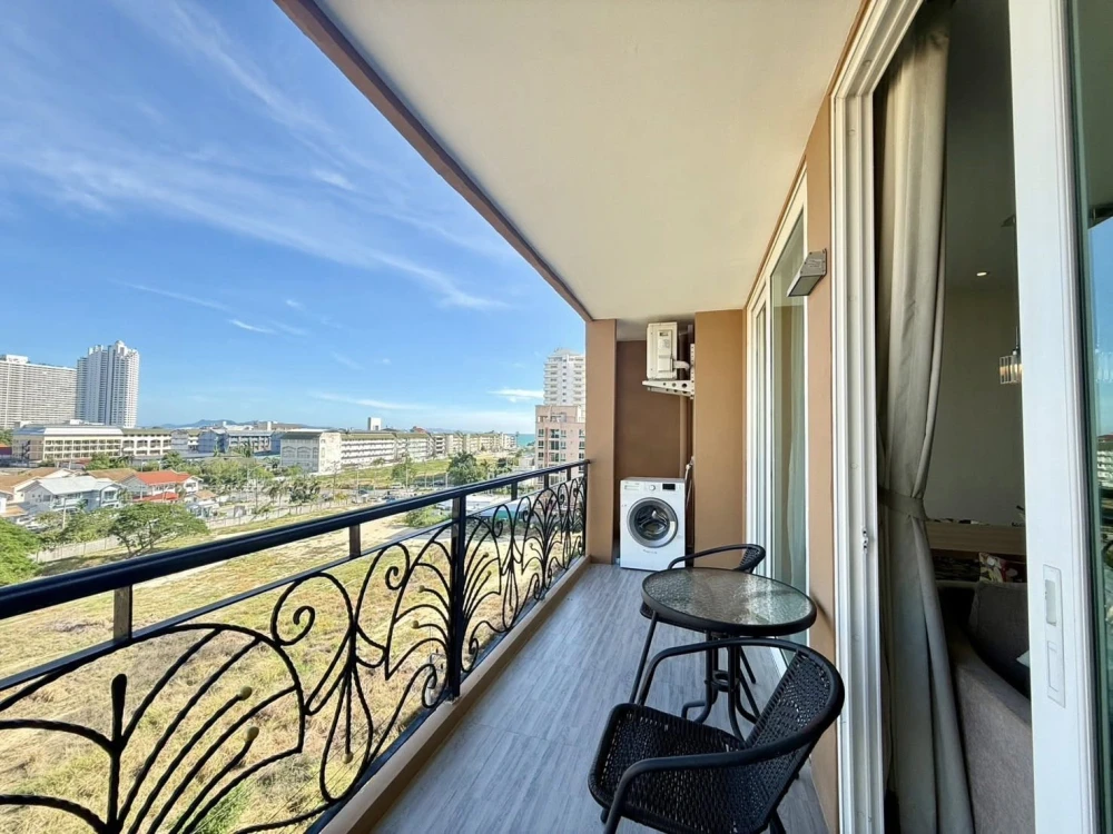 For rent Atlantis Condo Resort Pattaya, spacious room, lots of usable space, if you don't book, you'll regret it.