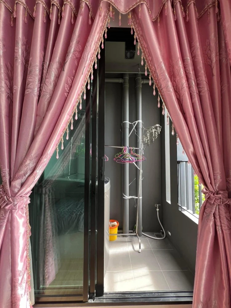 For rent Atmoz Kanaal Rangsit, a beautifully decorated room with complete facilities. Hurry and reserve now.