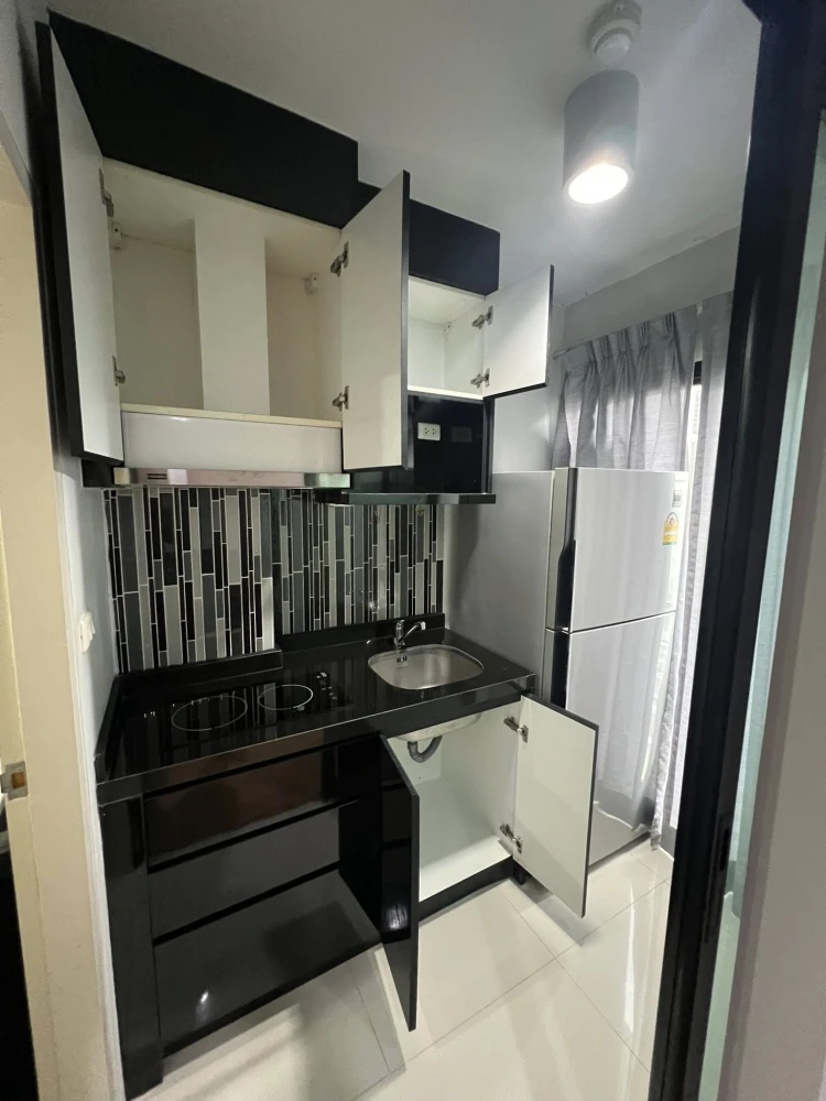 For rent Bangkok Feliz Krungthonburi, fully furnished room, ready to move in, great price, hurry and book now.