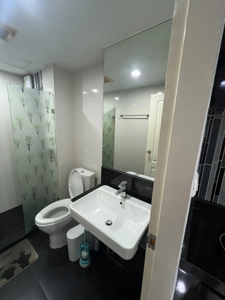 For rent Bangkok Feliz Krungthonburi, fully furnished room, ready to move in, great price, hurry and book now.