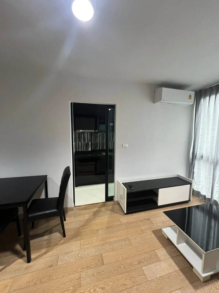 For rent Bangkok Feliz Krungthonburi, fully furnished room, ready to move in, great price, hurry and book now.