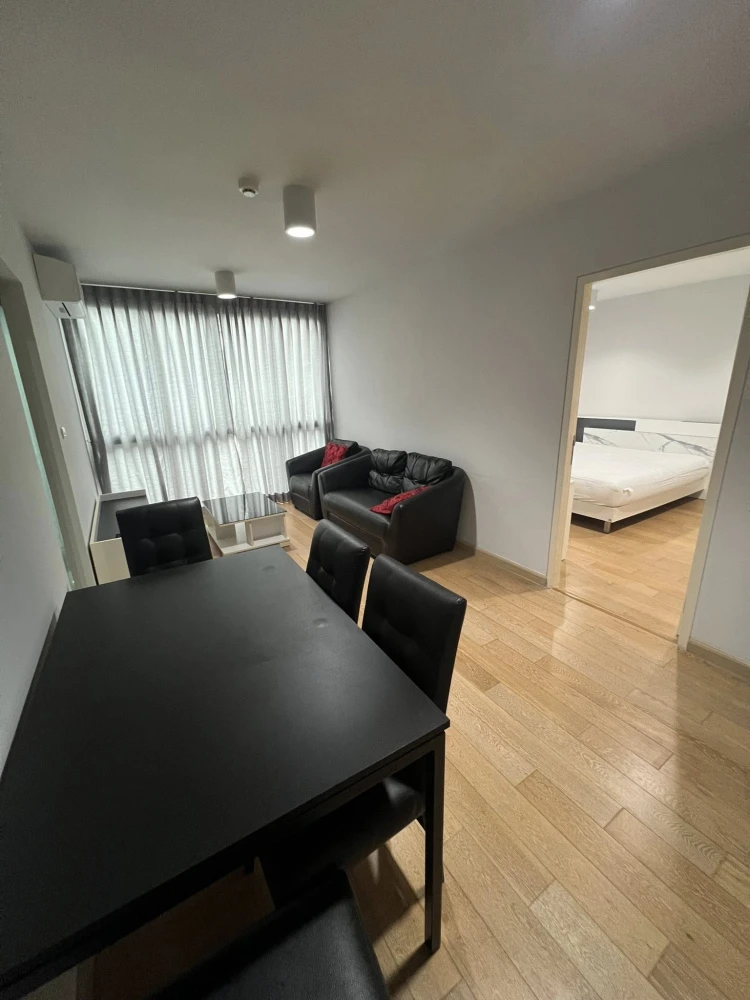 For rent Bangkok Feliz Krungthonburi, fully furnished room, ready to move in, great price, hurry and book now.