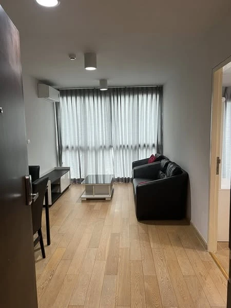 For rent Bangkok Feliz Krungthonburi, fully furnished room, ready to move in, great price, hurry and book now.