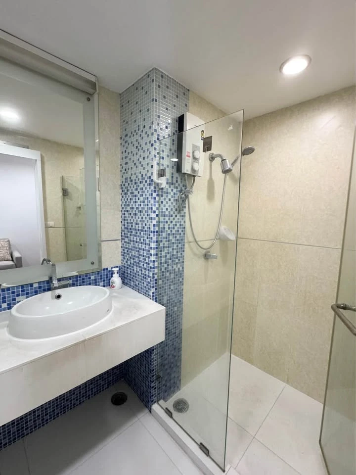 For rent Bangkok Horizon Ramkhamhaeng, a nice room with complete facilities. Hurry and book now.