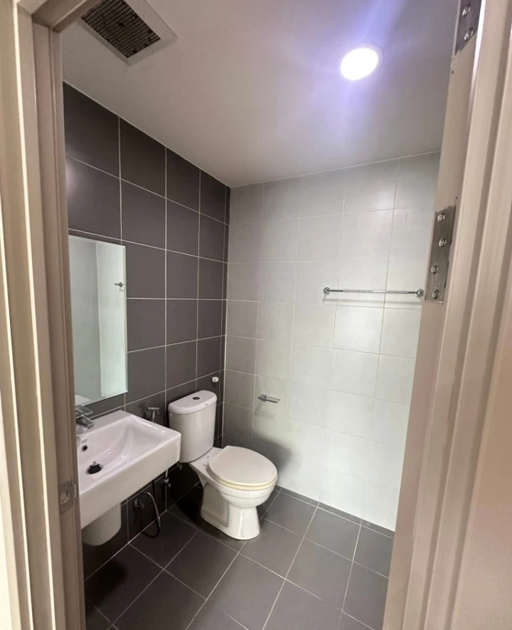 For rent Be Condo Paholyothin, a comfortable room, complete in one place, just drag your bag and move in. Don't miss out.
