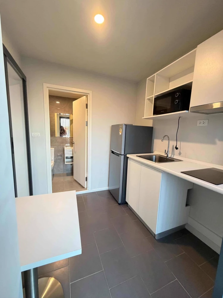 For rent  Blue Sukhumvit 105 ห้องน่าอยู่ เฟอร์ เครื่องใช้ไฟฟ้ครบ ลากกระเป๋าเข้าอยู่ได้เลย อย่าพลาด