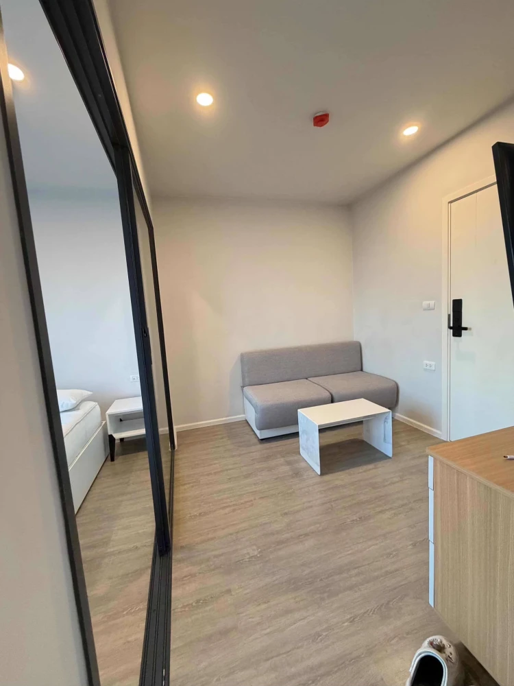 For rent  Blue Sukhumvit 105 ห้องน่าอยู่ เฟอร์ เครื่องใช้ไฟฟ้ครบ ลากกระเป๋าเข้าอยู่ได้เลย อย่าพลาด