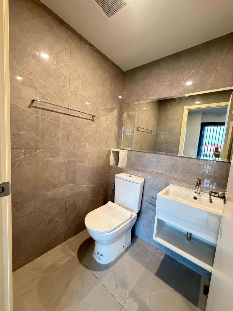 For rent  Blue Sukhumvit 105 ห้องน่าอยู่ เฟอร์ เครื่องใช้ไฟฟ้ครบ ลากกระเป๋าเข้าอยู่ได้เลย อย่าพลาด