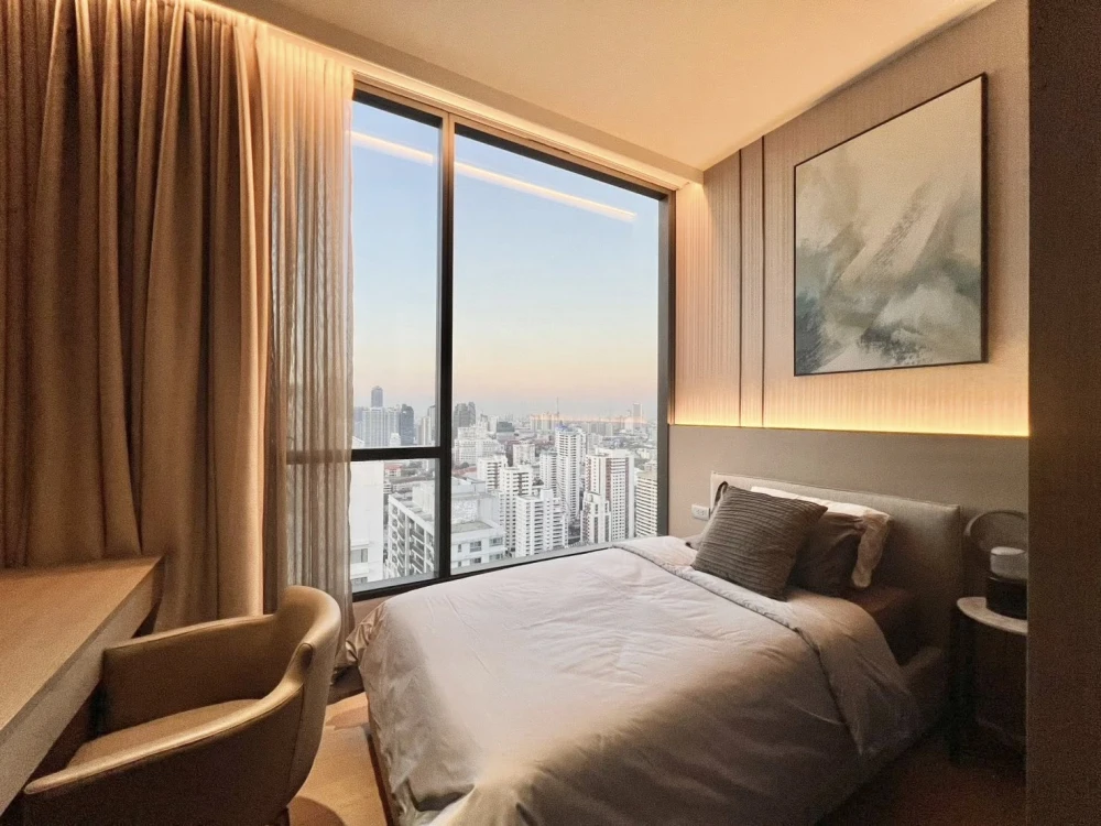 For rent Celes Asoke, a beautifully decorated room, well-built-in, convenient and complete here. You must hurry to reserve now, don't wait.