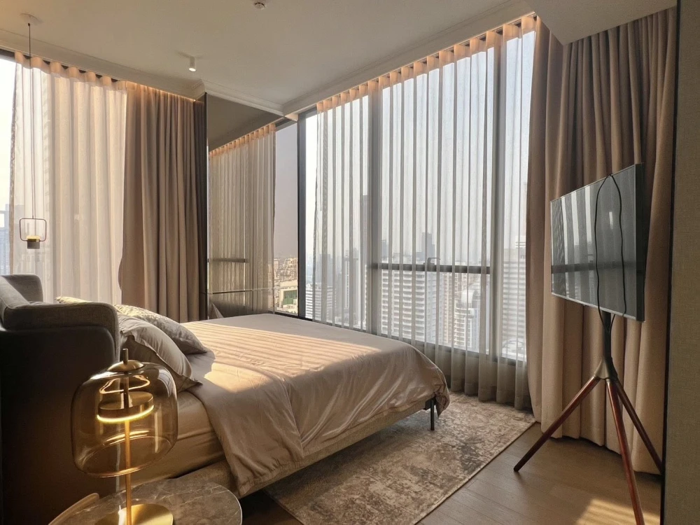 For rent Celes Asoke, a beautifully decorated room, well-built-in, convenient and complete here. You must hurry to reserve now, don't wait.