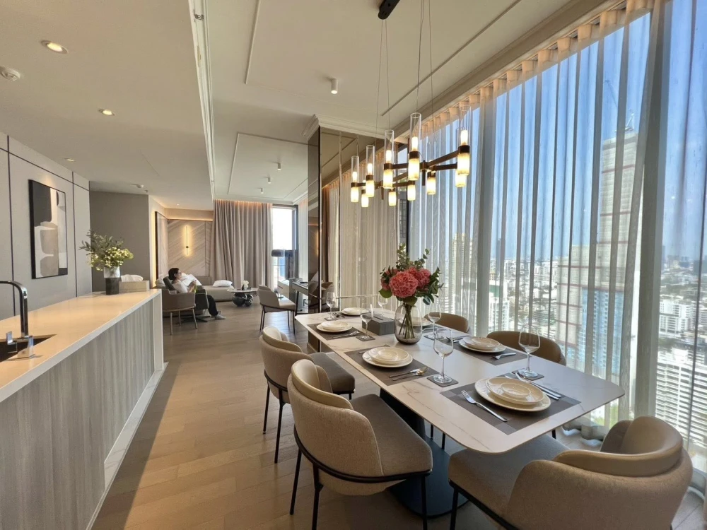 For rent Celes Asoke, a beautifully decorated room, well-built-in, convenient and complete here. You must hurry to reserve now, don't wait.