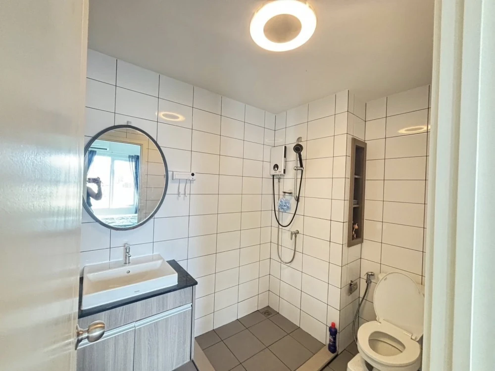 For Rent: Chapter One Eco Ratchada-Huai Khwang, 1 bedroom, 9th floor. Great height, great price! Book now, don't wait!