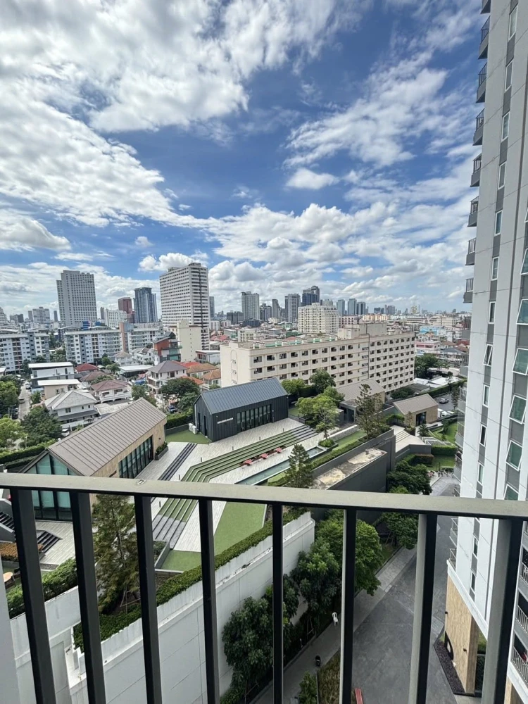 For Rent: Chapter One Eco Ratchada-Huai Khwang, 1 bedroom, 9th floor. Great height, great price! Book now, don't wait!