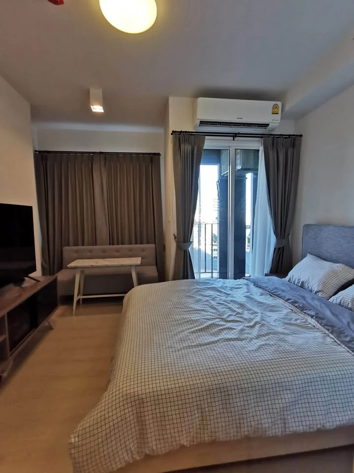 For rent: Chapter One Eco Ratchada-Huai Khwang. Corner unit, offering privacy. Great value! Book now!