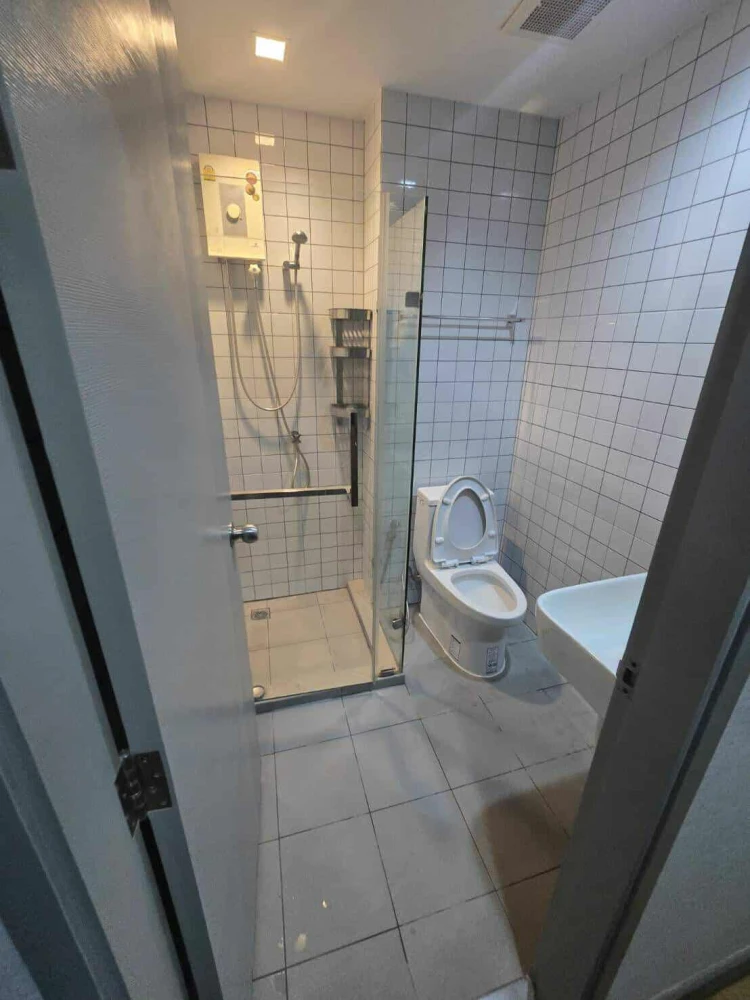 For rent chapter one mid town ladprao 24 Studio room decorated in loft style, fully furnished, garden view, good atmosphere.