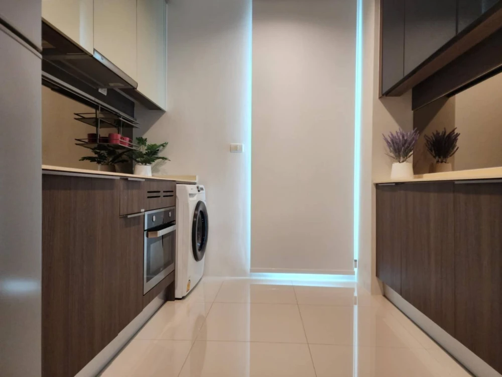 For rent Chewathai Interchange, large room, comfortable, lots of usable space. If you don't book, you'll regret it later.