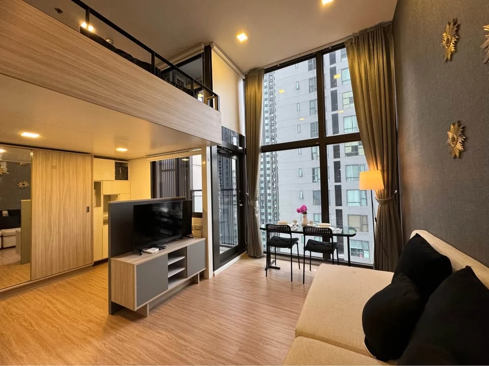 For rent Chewathai Residence Asoke, fully furnished room, ready to move in, complete electrical appliances, good view, book now.
