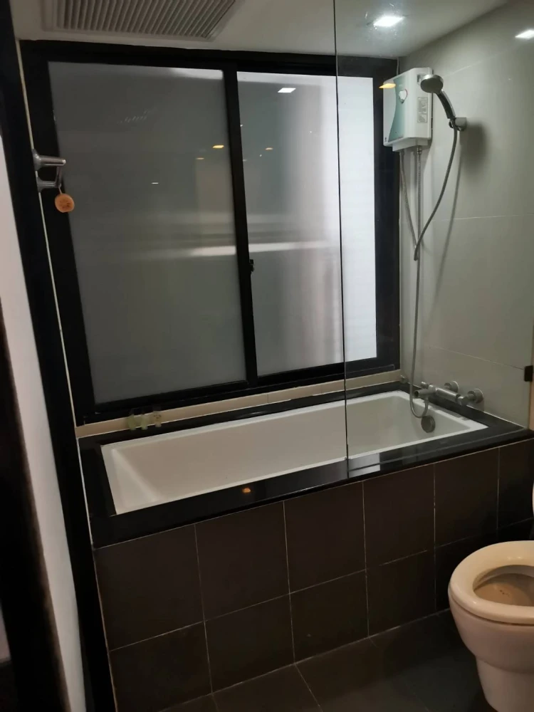 For rent sell Circle S Sukhumvit 12, spacious room, lots of usable space, hurry up and reserve now, don't let it slip away.