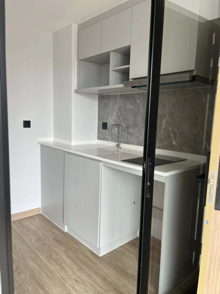 Condo for rent, Asher Koop Ratchada. Ready to move in, spacious living area, convenient and complete amenities. Book now!