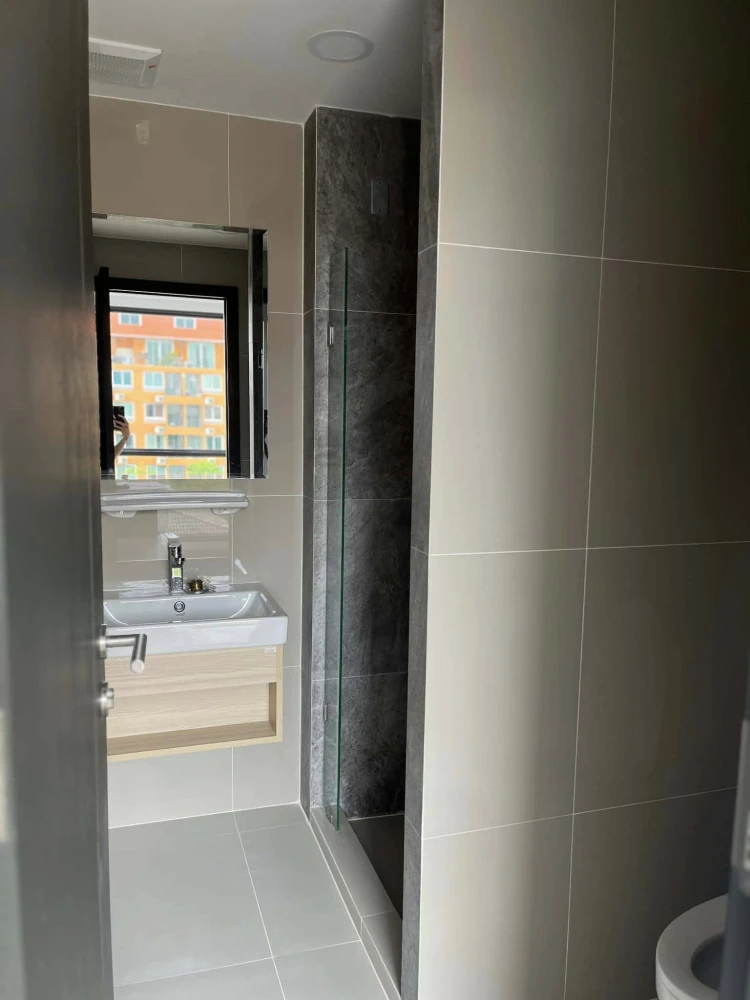 Condo for rent, Asher Koop Ratchada. Ready to move in, spacious living area, convenient and complete amenities. Book now!