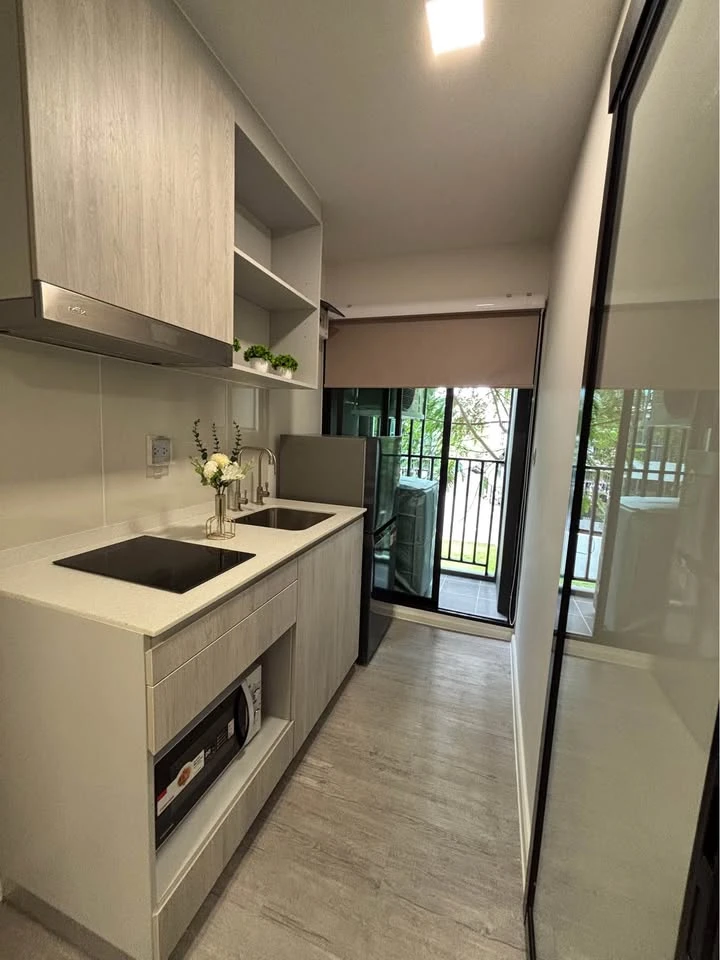 For rent condo Atmoz Tropicana Bangna, a beautifully decorated room with complete furniture and appliances. Hurry and reserve before you miss your cha
