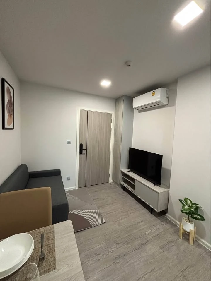 For rent condo Atmoz Tropicana Bangna, a beautifully decorated room with complete furniture and appliances. Hurry and reserve before you miss your cha