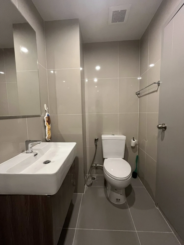 For rent condo Ideo Ramkhamhaeng - Lam Sali Station, nice room, fully furnished, appliances included, come and reserve now.