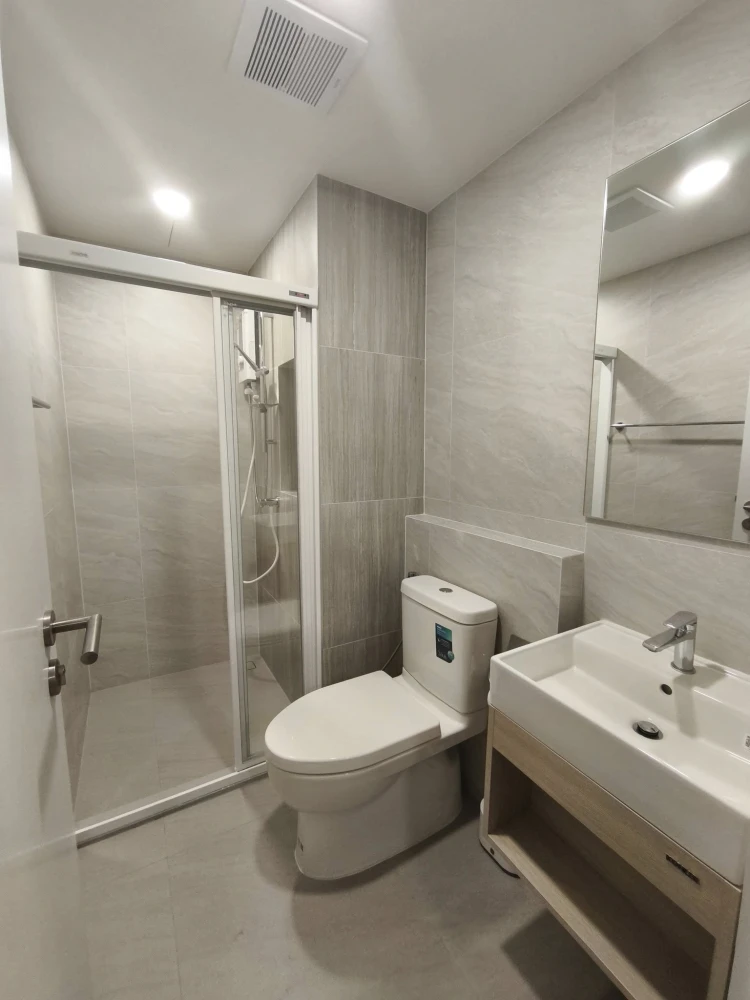 For rent condo KLOS Ratchada 7, room ready to move in, facilities included, come and reserve now, don't miss out!