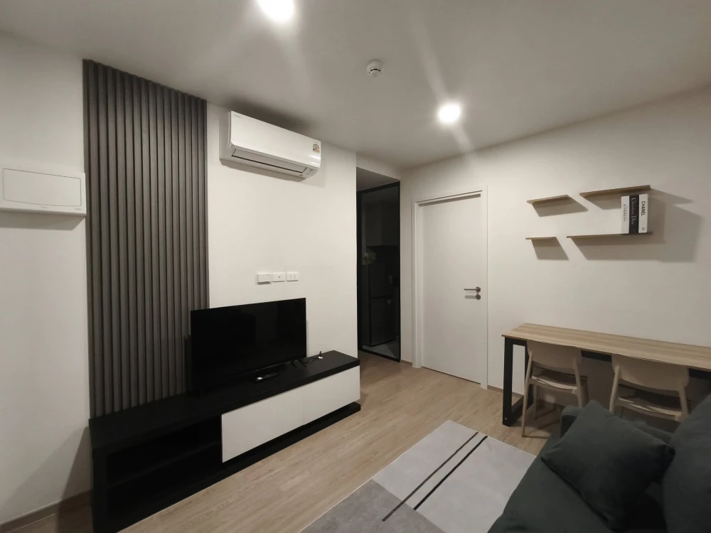 For rent condo KLOS Ratchada 7, room ready to move in, facilities included, come and reserve now, don't miss out!