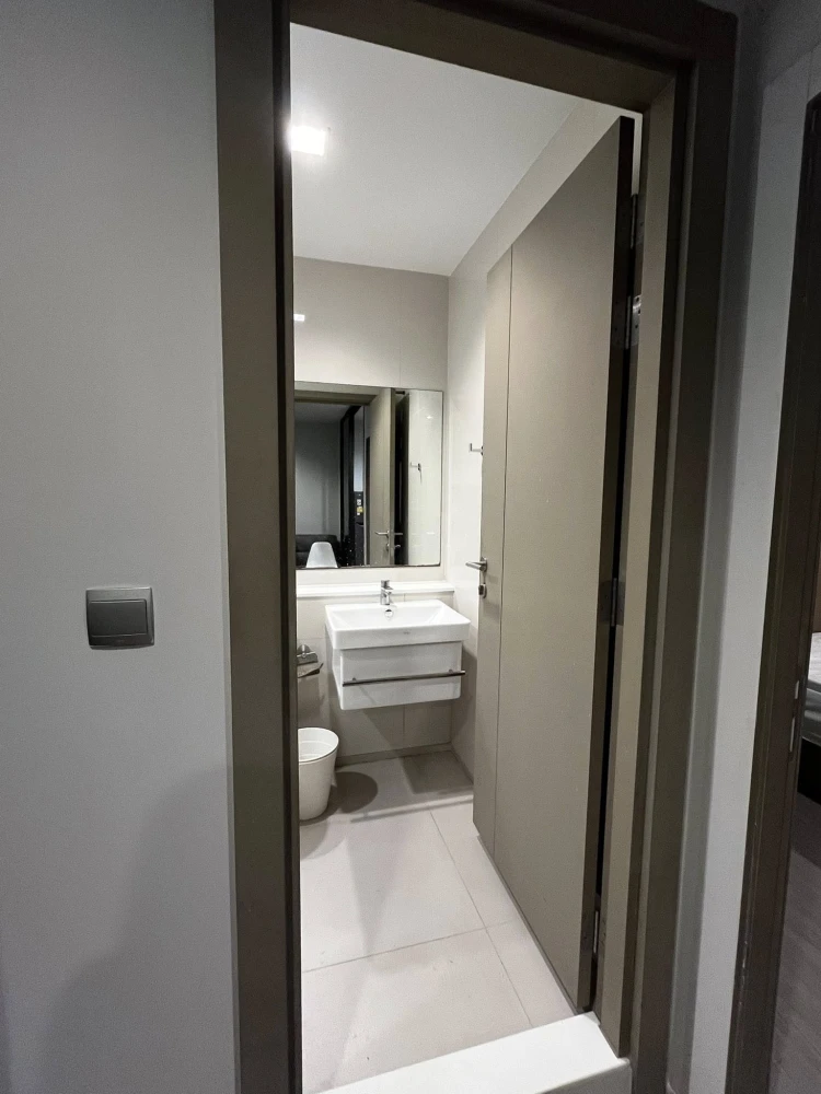 For rent condo Life Asoke Rama 9 ชั้น 33 วิวเมืองสวย โล่งสบาย มาพร้อมสิ่งอำนวยความสะดวกครบ จองเลย