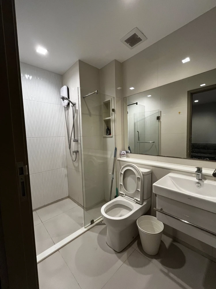 For rent condo Life Asoke Rama 9 ชั้น 33 วิวเมืองสวย โล่งสบาย มาพร้อมสิ่งอำนวยความสะดวกครบ จองเลย