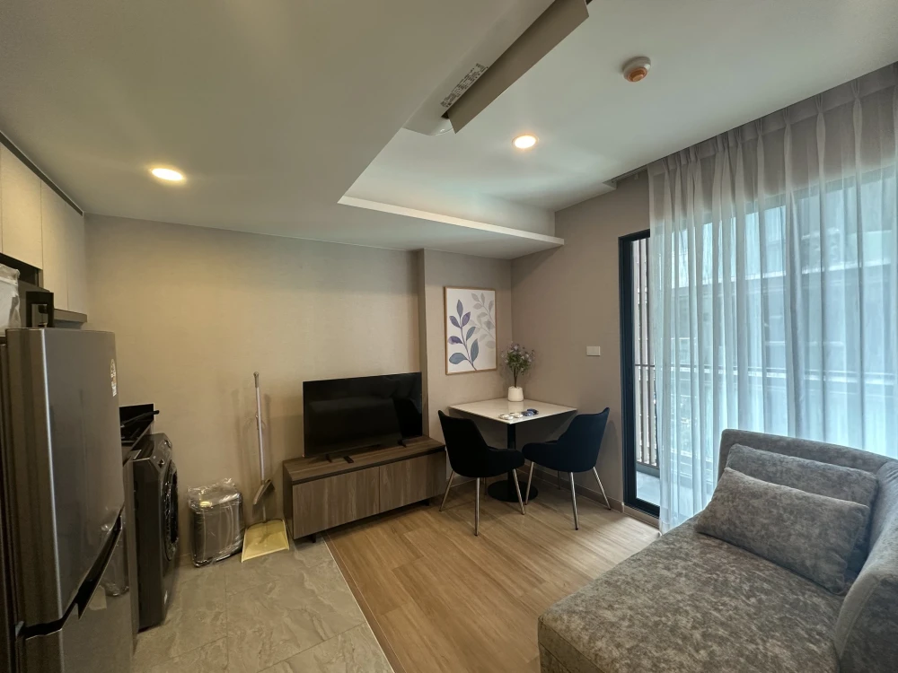 For rent condo LLOYD SOONVIJAI-THONGL ห้องน่าอยู่ เฟอร์ เครื่องใช้ไฟฟ้าครบ มาแต่ตัวเข้าอยู่ได้เลย