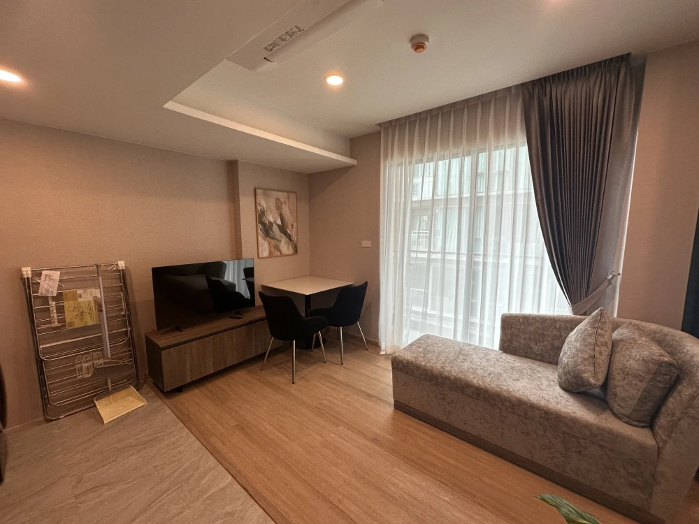 For rent condo LLOYD SOONVIJAI-THONGL ห้องน่าอยู่ เฟอร์ เครื่องใช้ไฟฟ้าครบ มาแต่ตัวเข้าอยู่ได้เลย