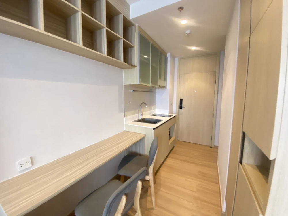For rent Condo MARU Ekkamai 2, 24th floor, north side, decorated and ready to move in. Just come and move in. Don't wait.