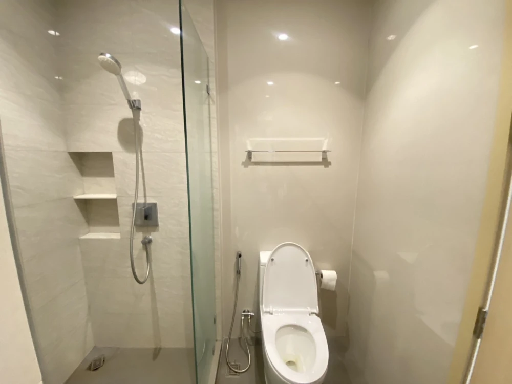 For rent Condo MARU Ekkamai 2, 24th floor, north side, decorated and ready to move in. Just come and move in. Don't wait.