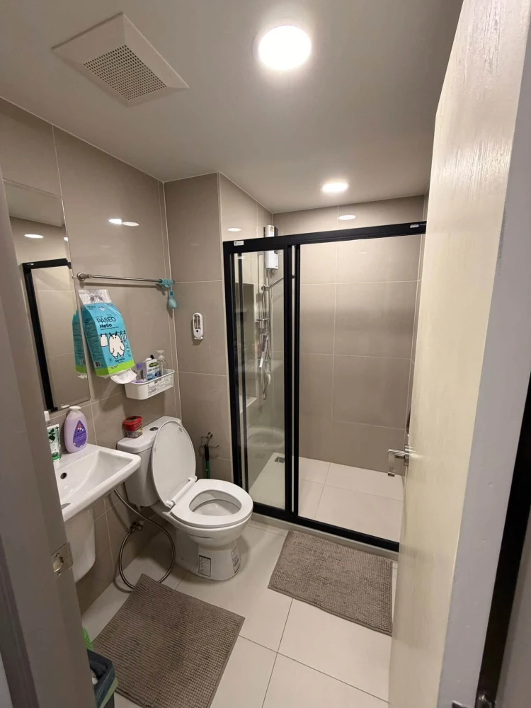 For rent condo Monte’ RSU ห้องพร้อมอยู่ เฟอร์ เครื่องใช้ไฟฟ้าครบ มาแต่ตัวเข้าอยู่ได้เลย คุณต้องไม่พลาด