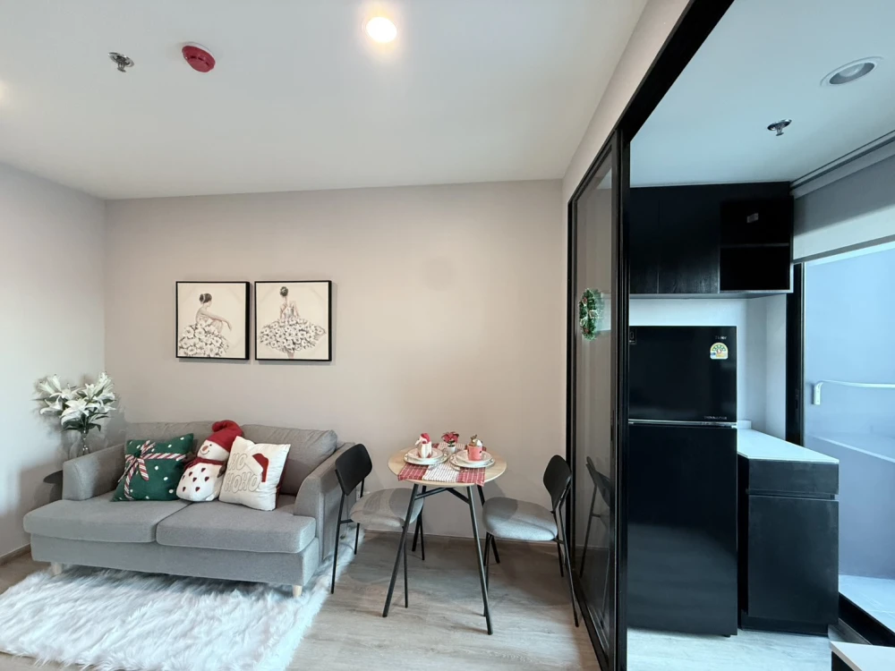 For rent condo Noble Nue District R9, fully furnished room, ready to move in, high floor, good view, I tell you, you must not miss it.