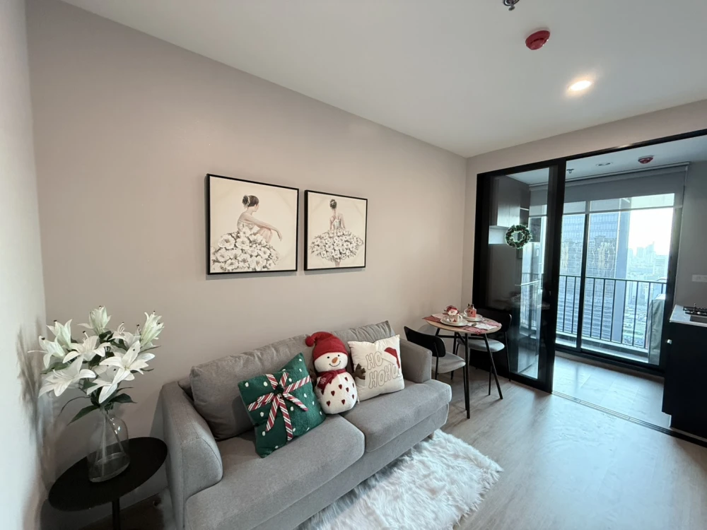For rent condo Noble Nue District R9, fully furnished room, ready to move in, high floor, good view, I tell you, you must not miss it.