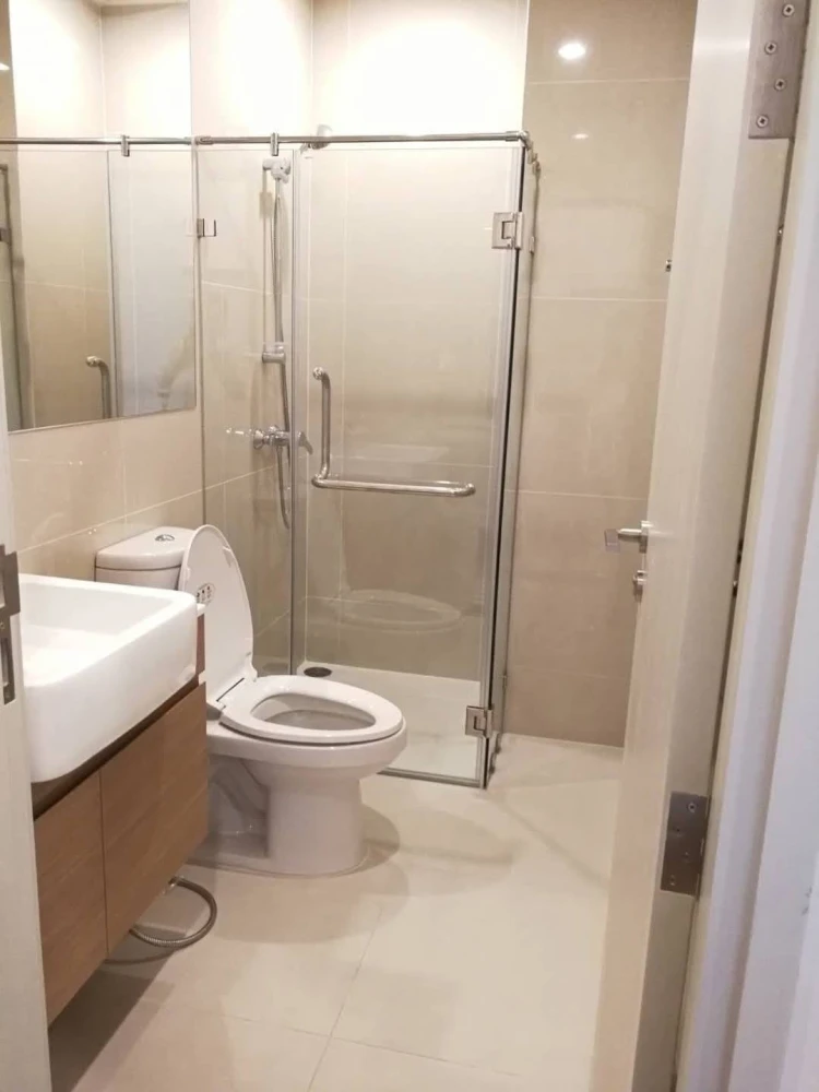 For Rent Condo Noble Revolve Ratchada, North room, looking down at the garden view, Fully Furnished, book quickly.
