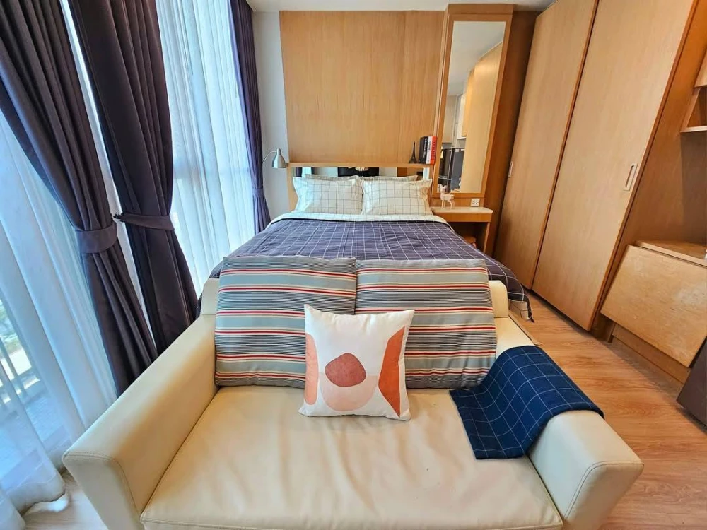 For Rent Condo Noble Revolve Ratchada, North room, looking down at the garden view, Fully Furnished, book quickly.