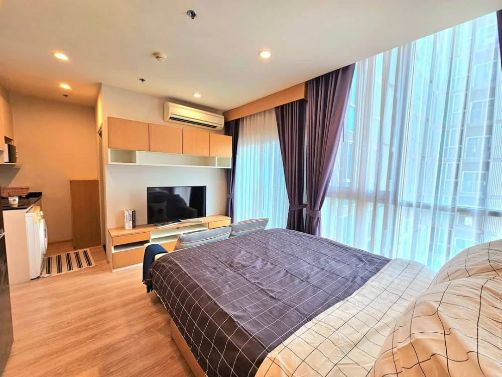 For Rent Condo Noble Revolve Ratchada, North room, looking down at the garden view, Fully Furnished, book quickly.
