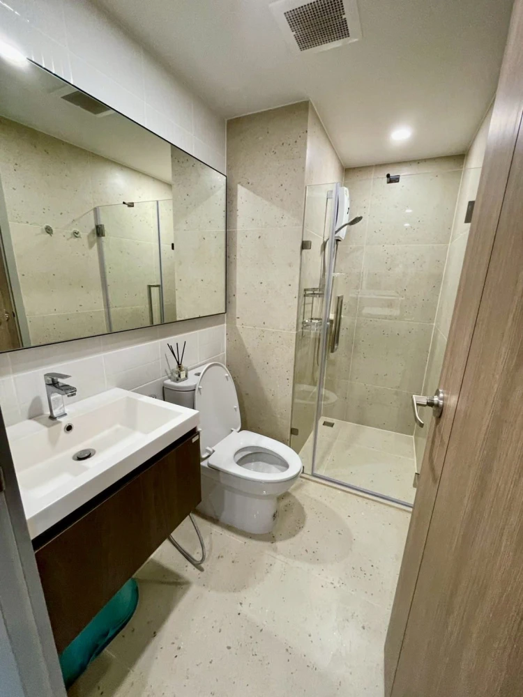 For rent condo Nue Core Khu Khot Station, quiet corner room, private, complete here, hurry and move in.