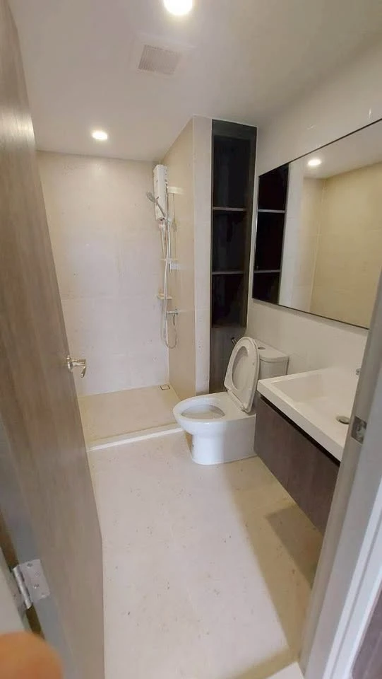 For rent condo Nue Cross Khukhot ห้องพร้อมอยู่ สิ่งอำนวยความสะดวกครบ มาแต่ตัวเข้าอยู่ได้เลย