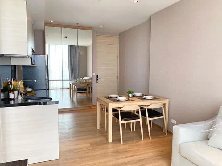 For rent Condo Park 24 Origin Phrom Phong, corner room, no blocked view, very beautifully decorated, hurry and reserve now.