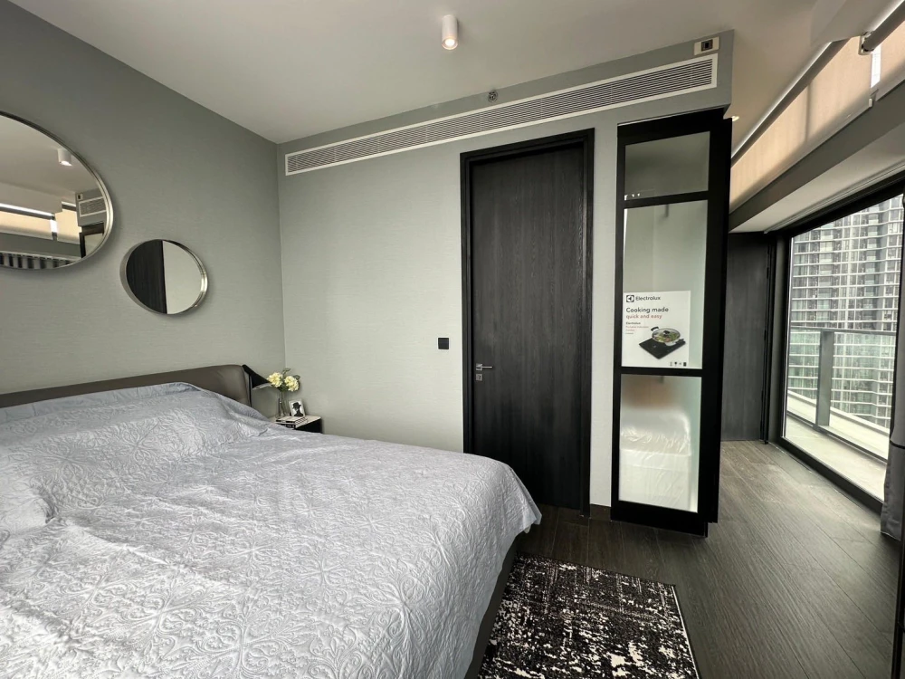 For rent condo Tait Sathorn 12, spacious room, plenty of usable space, 24th floor, high view, convenient, complete in one place, reserve now.