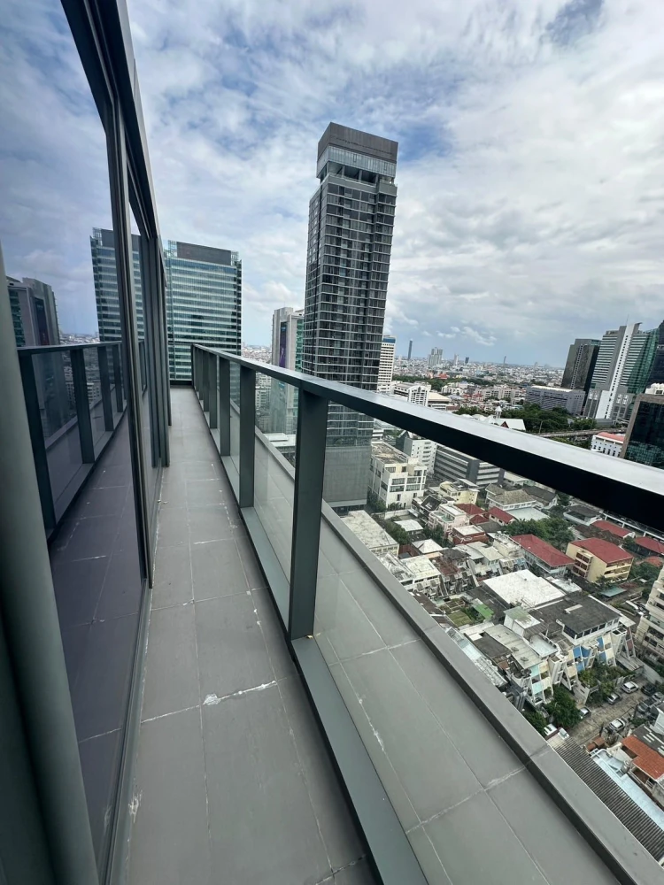 For rent condo Tait Sathorn 12, spacious room, plenty of usable space, 24th floor, high view, convenient, complete in one place, reserve now.