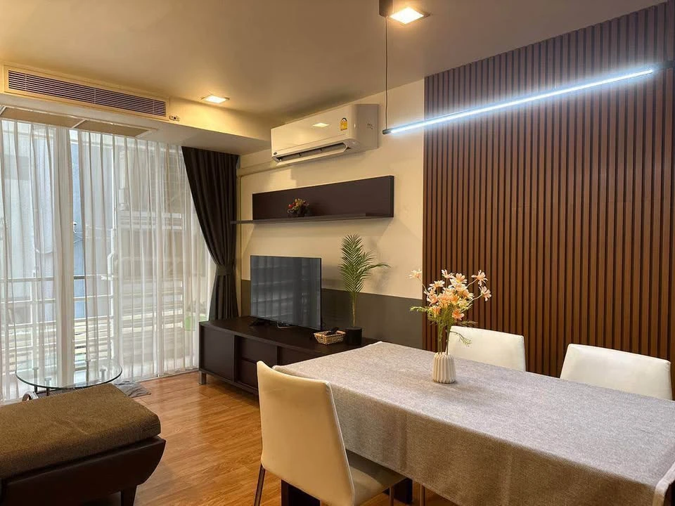 For rent condo The Alcove Sukhumvit 49 ห้องพร้อมอยู่ สิ่งอำนวยความสะดวกครบ มาแต่ตัวเข้าอยู่ได้เลย อย่ารอช้า
